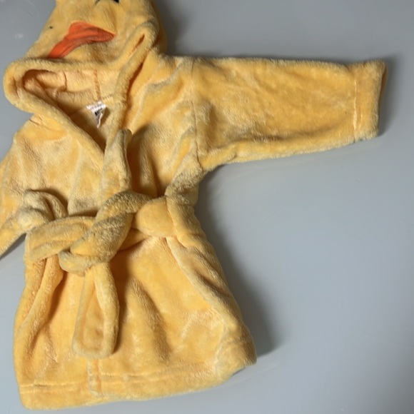 HB - 0 TO 9 MONTH BABY CHICK SUPER SOFT HOODED BATHROBE NWOT - Picture 4 of 10